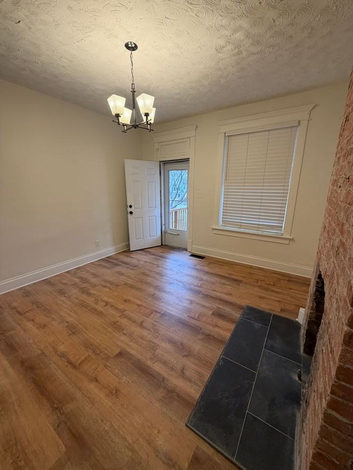 441 E Whittier St - Photo 5 of 20