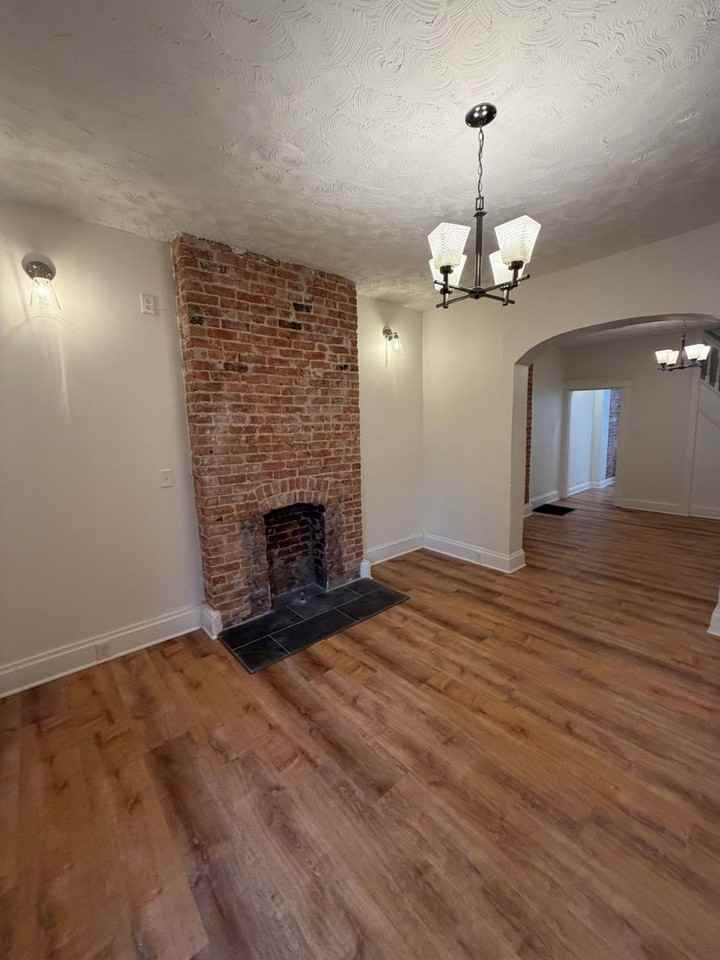 441 E Whittier St - Photo 4 of 20