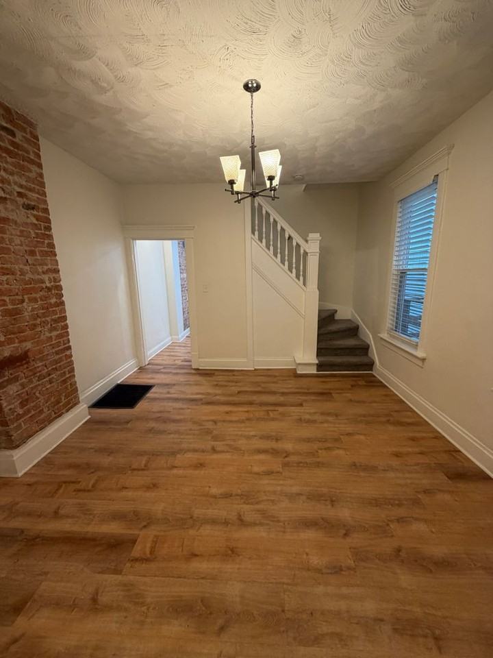 441 E Whittier St - Photo 7 of 20