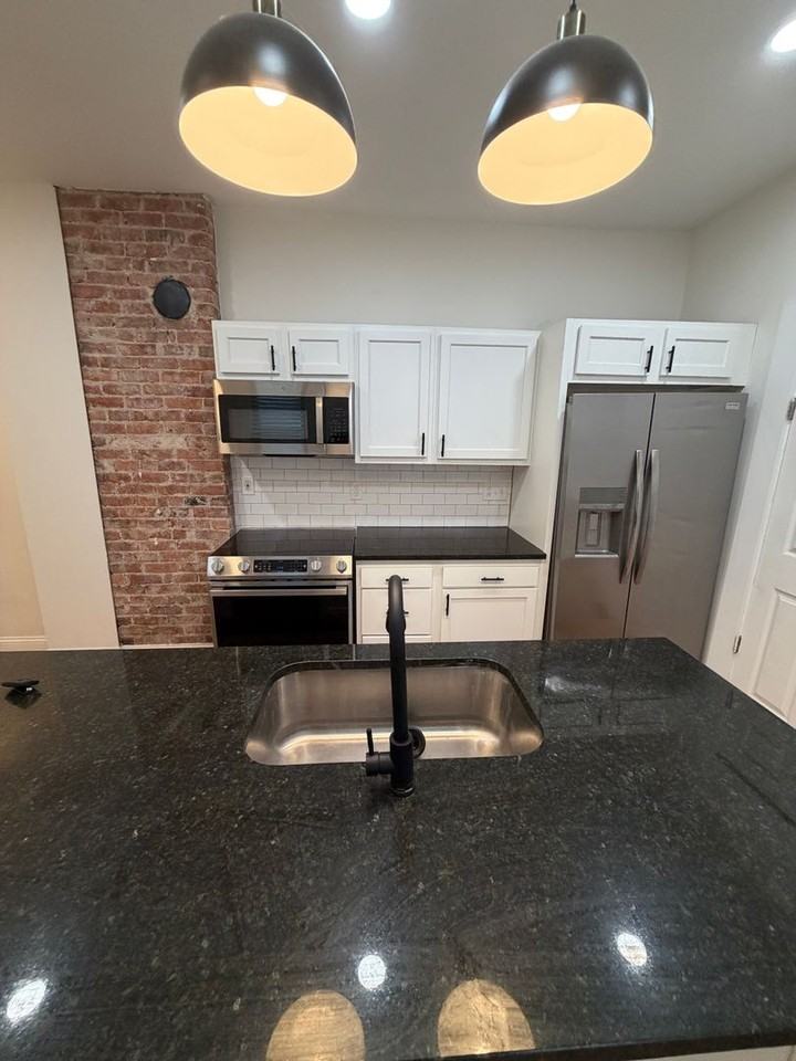 441 E Whittier St - Photo 3 of 20