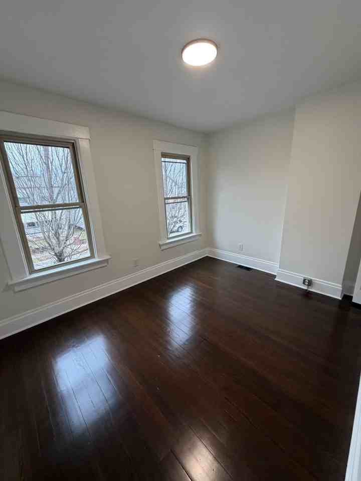 425 Hanford St - Photo 6 of 15