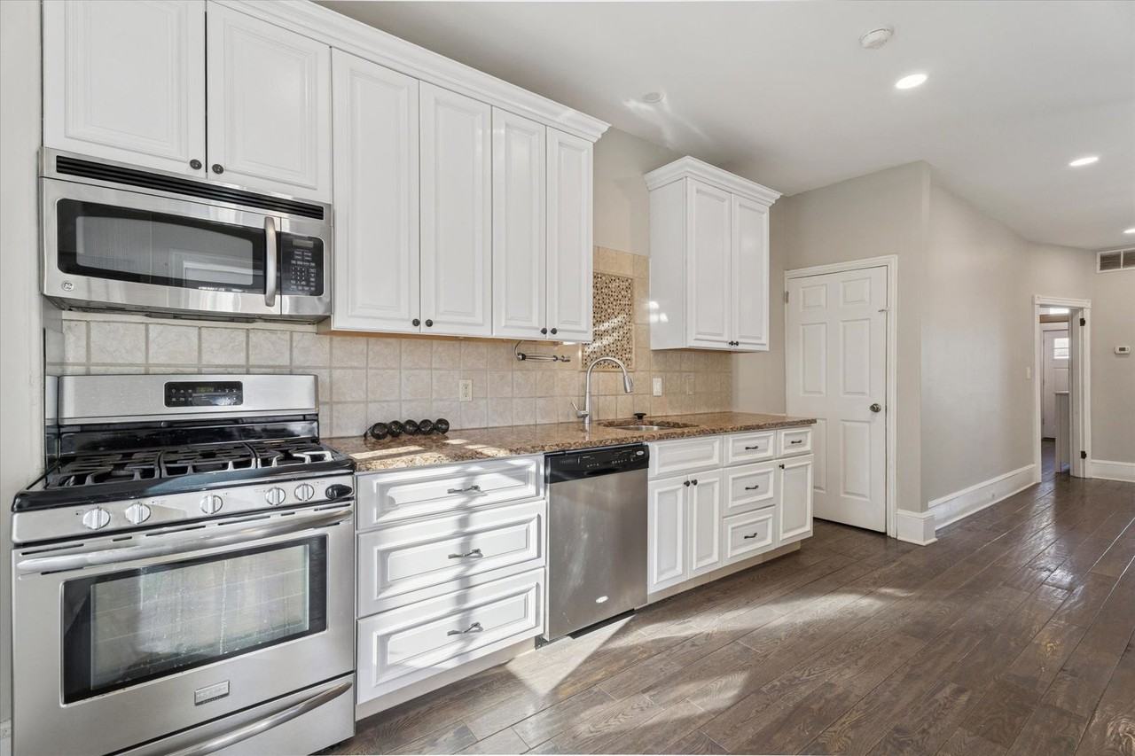 334 1st Ave - Photo 7 of 30