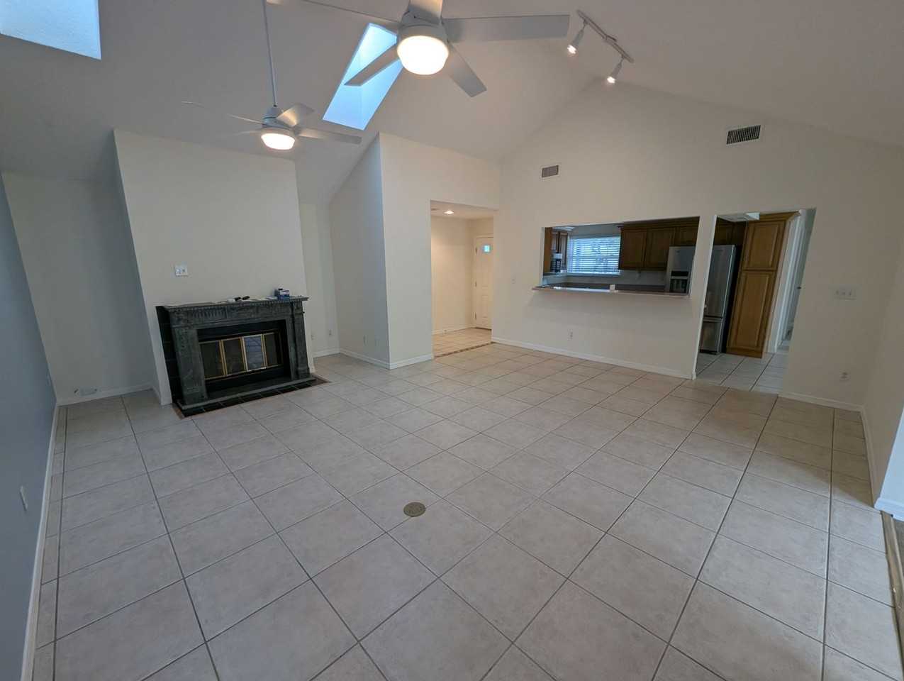 108 N Lake Cir - Photo 5 of 23