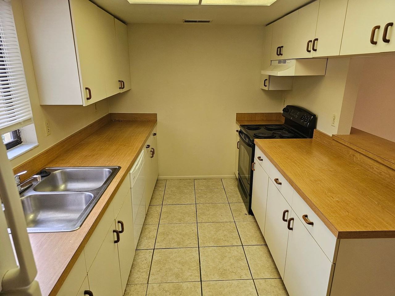 833 Mecca Dr - Photo 5 of 18