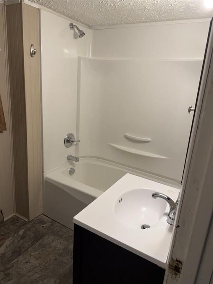 720 Everson Rd - Photo 4 of 8