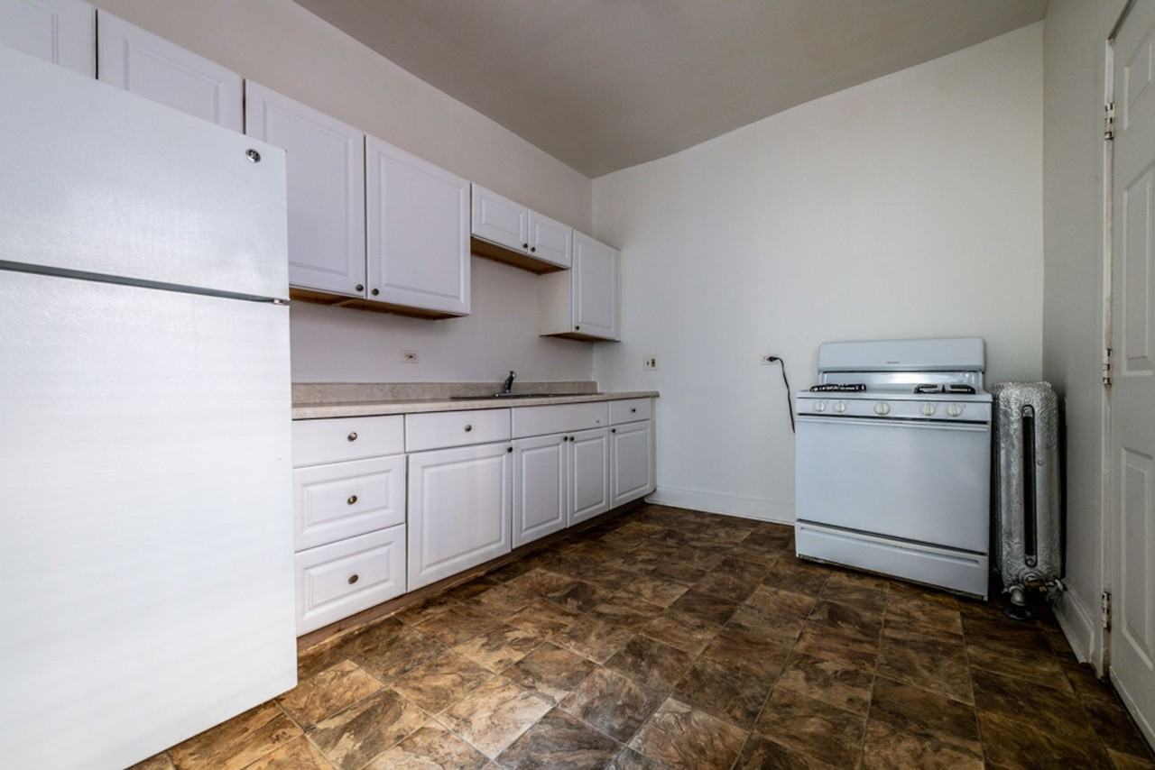 5854 S Michigan - Photo 4 of 21
