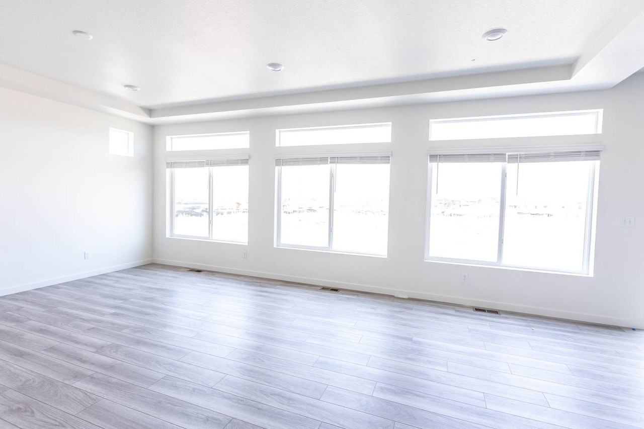 1047 Highlands Dr - Photo 7 of 40