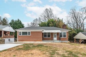 featured image of 4620 Golf Park Dr