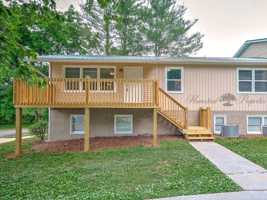 featured image of 2202 Greenbriar Cir