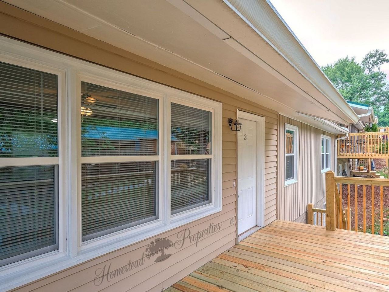 Quiet Area, Close to Town! Renovated 3 Bedroom, 1.5 Bath Apartment at Greenbriar Circle – Johnson City, TN - Photo 2 of 18