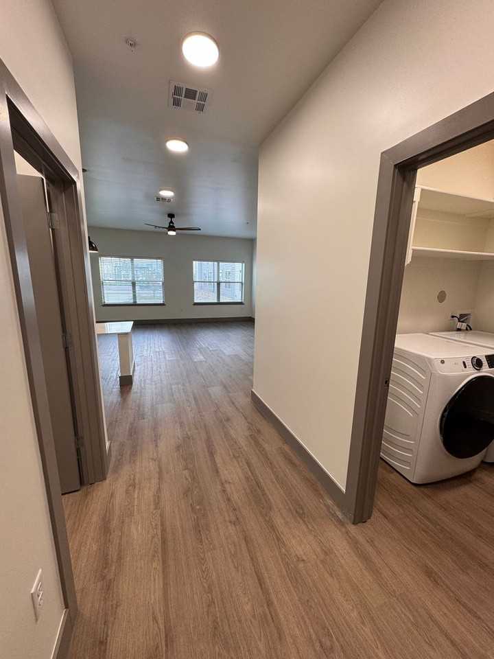 Iconik Bixby Apartments - Photo 3 of 50