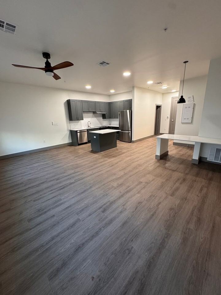 Iconik Bixby Apartments - Photo 3 of 20