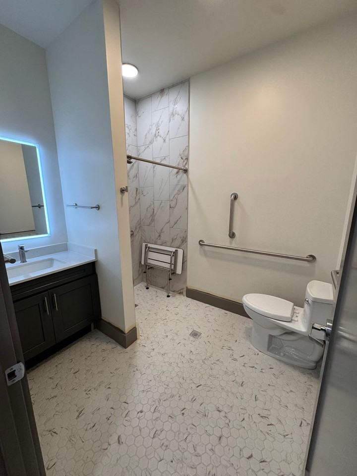 Iconik Bixby Apartments - Photo 4 of 20