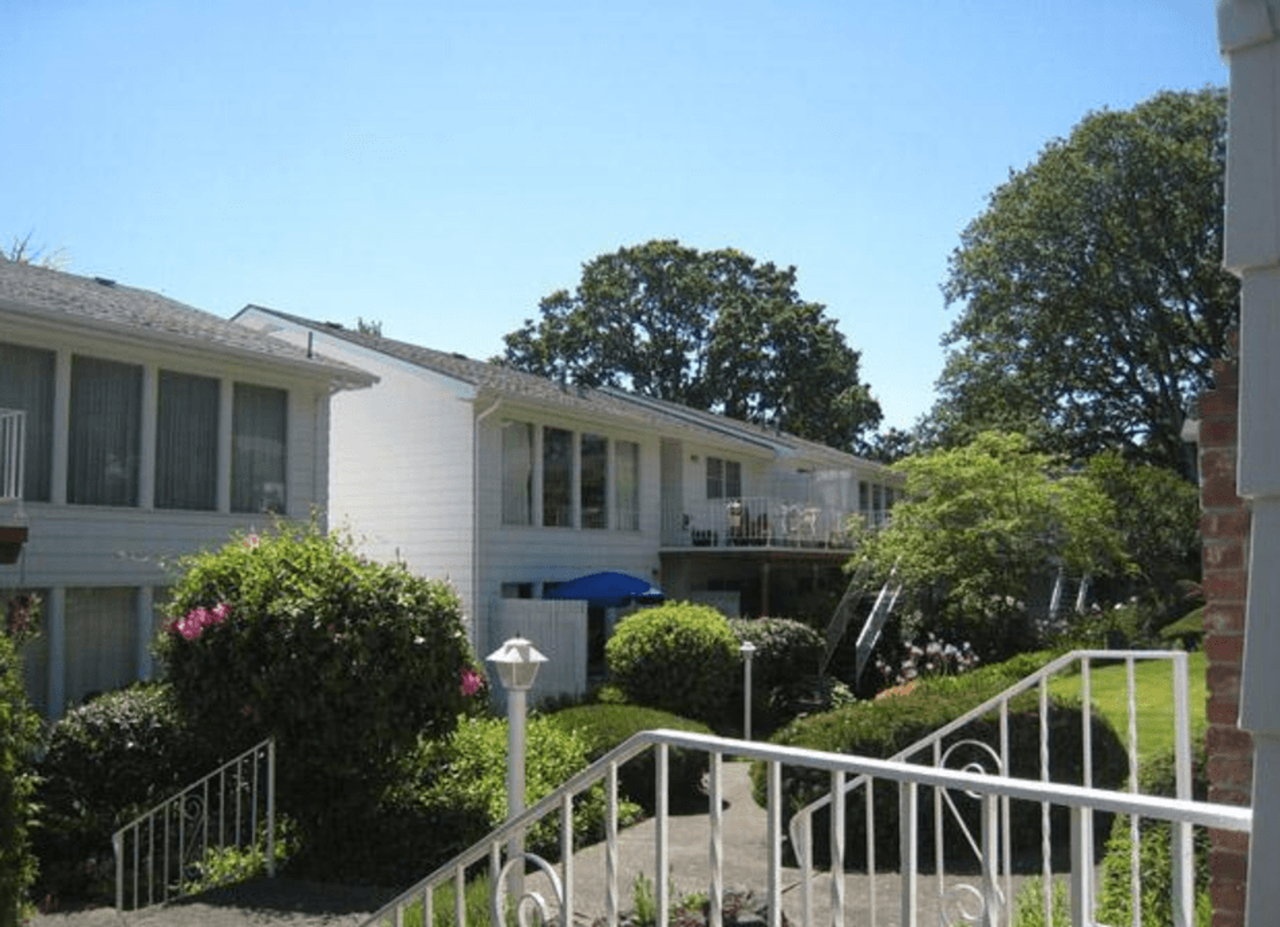 Jamestown Apartments - Photo 2 of 8