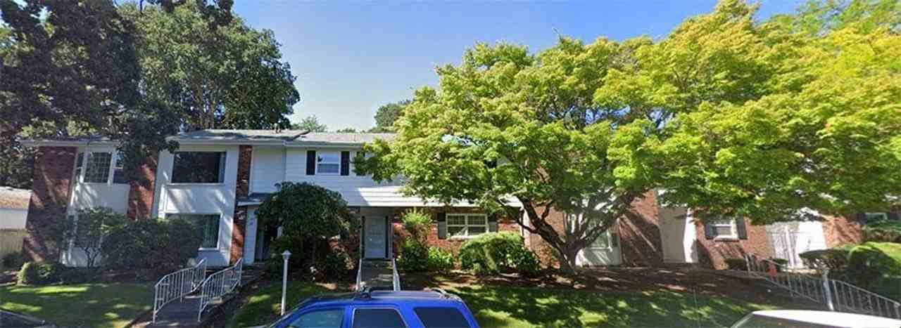 Jamestown Apartments - Photo 6 of 8