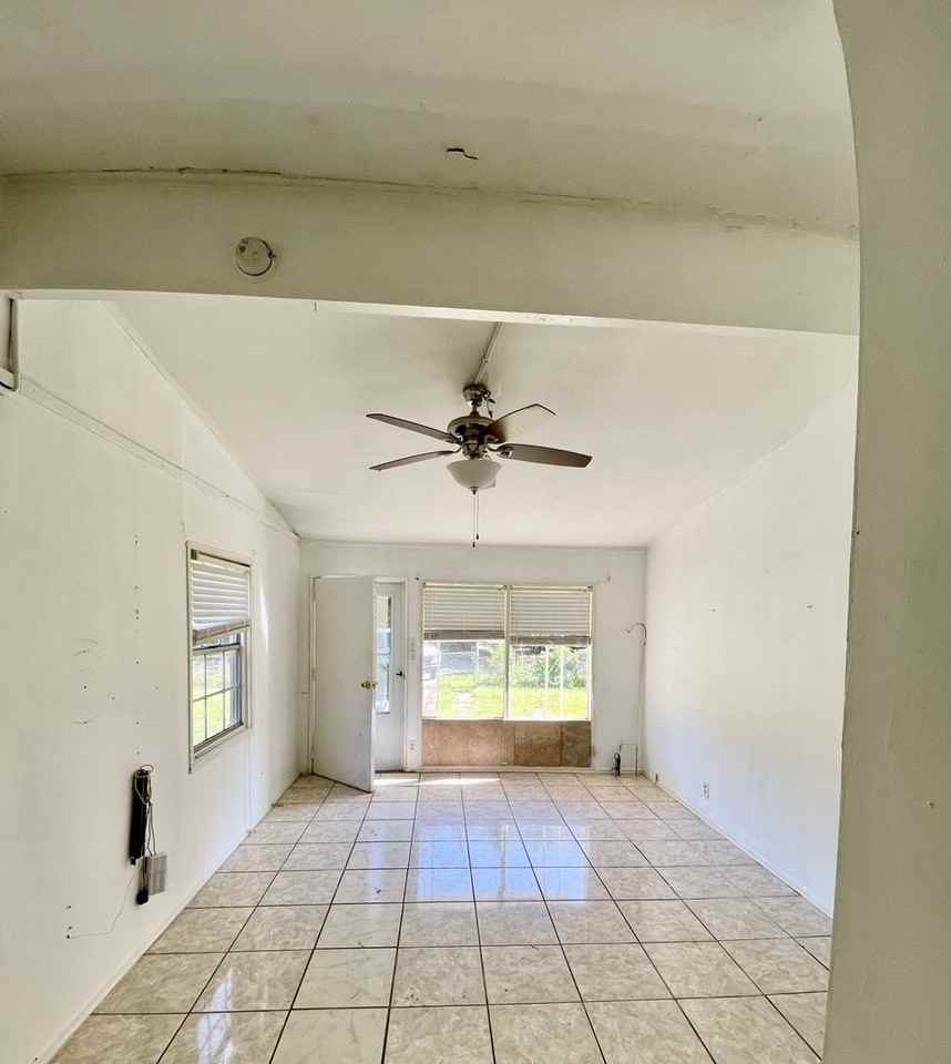 1911 43rd Ave - Photo 2 of 11