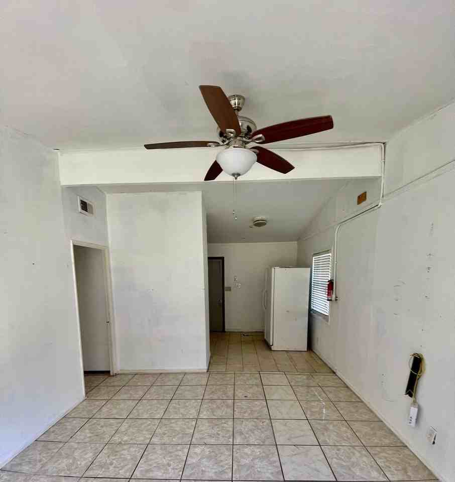 1911 43rd Ave - Photo 4 of 11