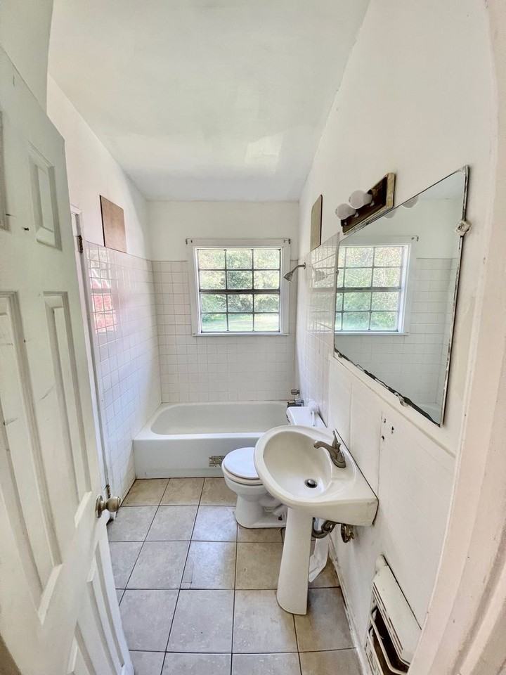 1911 43rd Ave - Photo 6 of 11