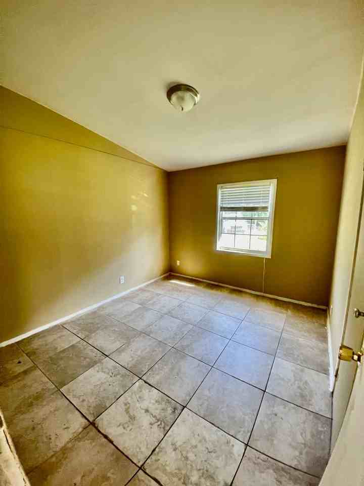 1911 43rd Ave - Photo 7 of 11