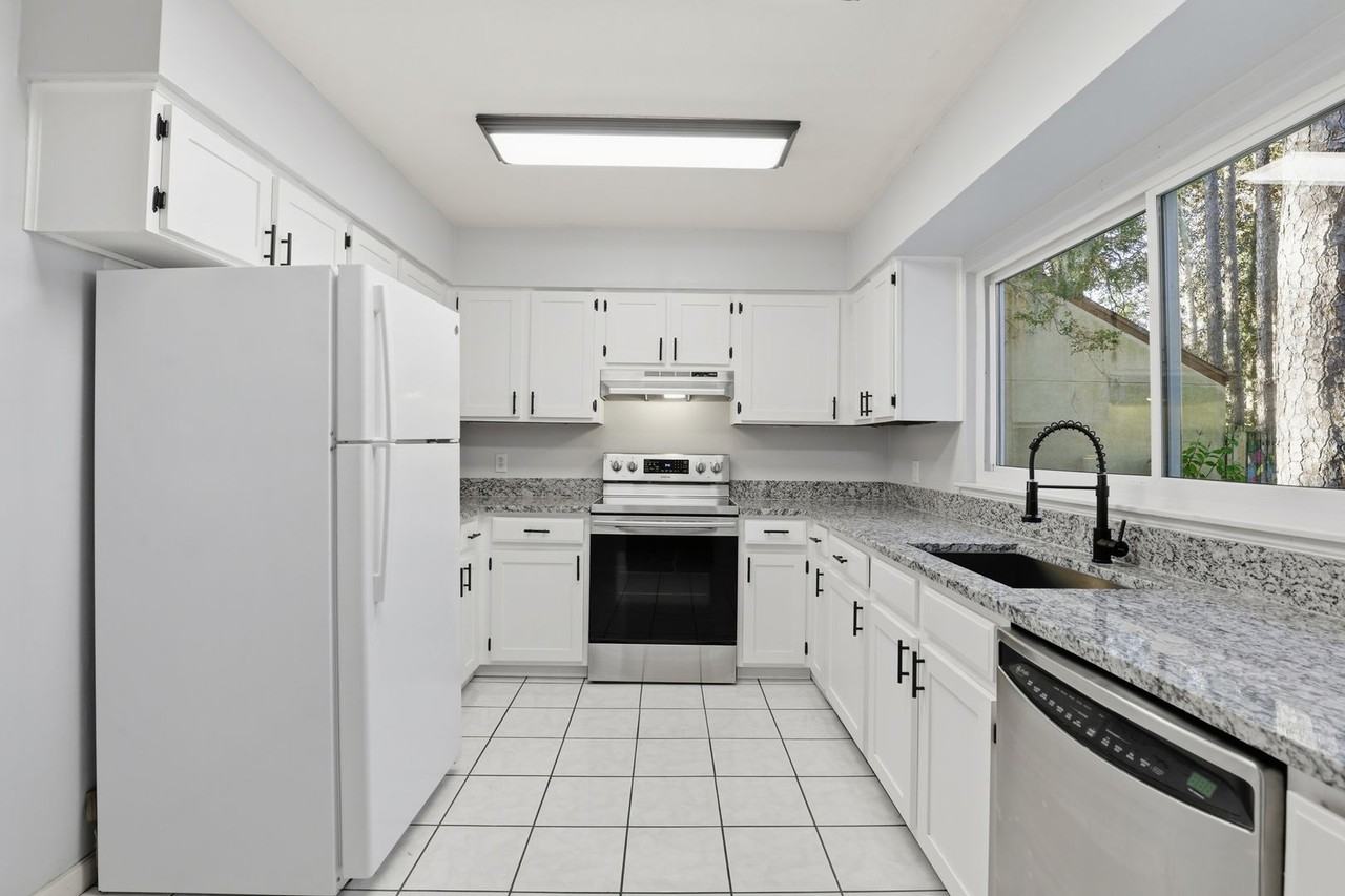 1008 Nw 8th St - Photo 7 of 28