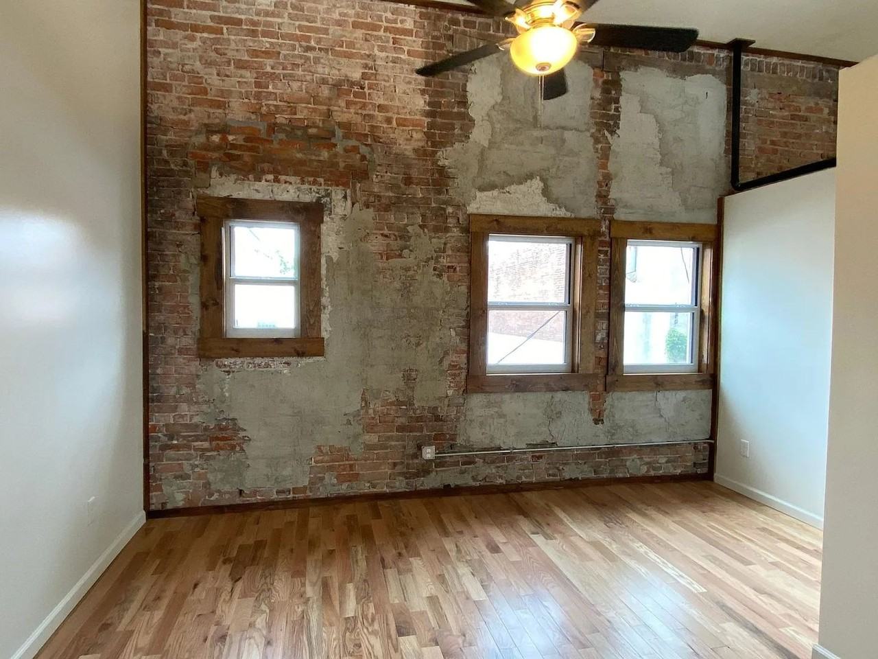 114 E Harrison St - Photo 4 of 17