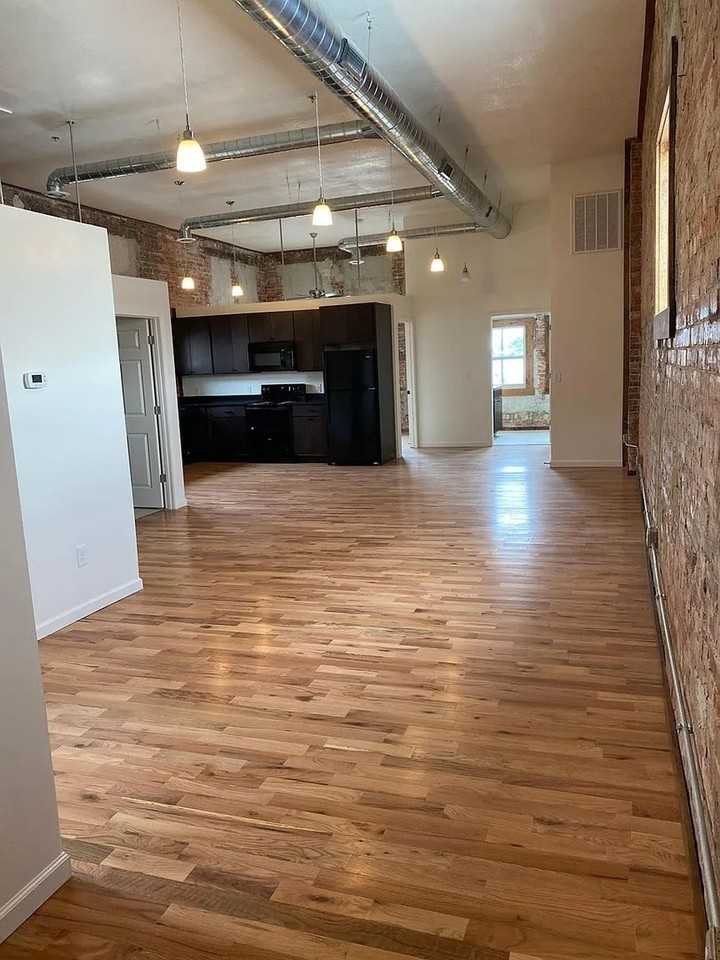 114 E Harrison St - Photo 7 of 17