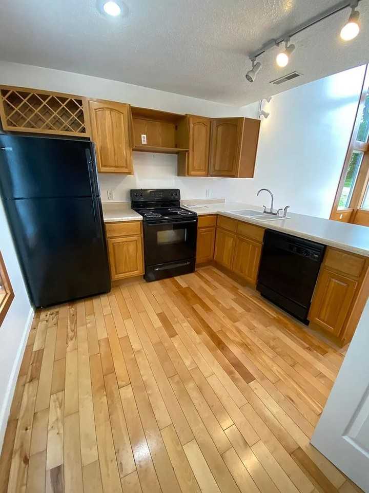 506 W Wall St - Photo 2 of 11