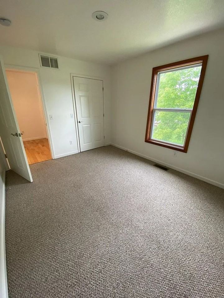 506 W Wall St - Photo 7 of 11