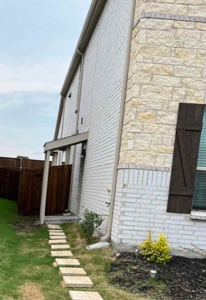 1033 Rosebay Dr - Photo 2 of 12