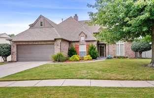 featured image of 1716 W Austin St