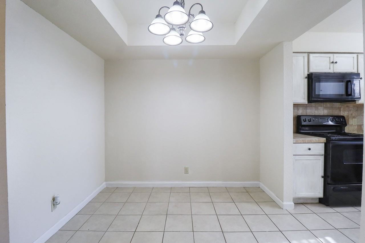 6620 S Zunis Ave #301 - Photo 7 of 18