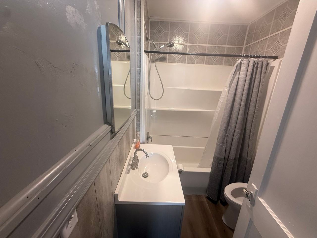 307 S Locust St - Photo 3 of 9