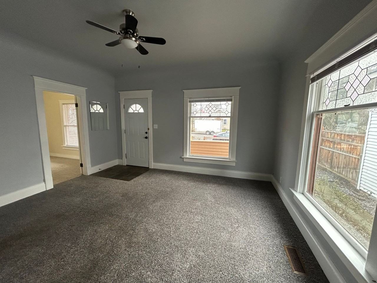 703 1/2 N Nanum St - Photo 4 of 20