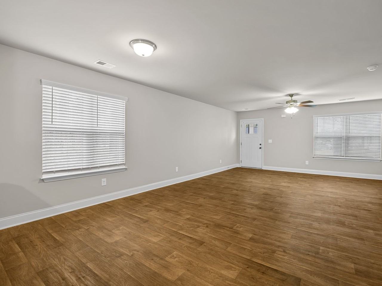 117 Oak St - Photo 7 of 35