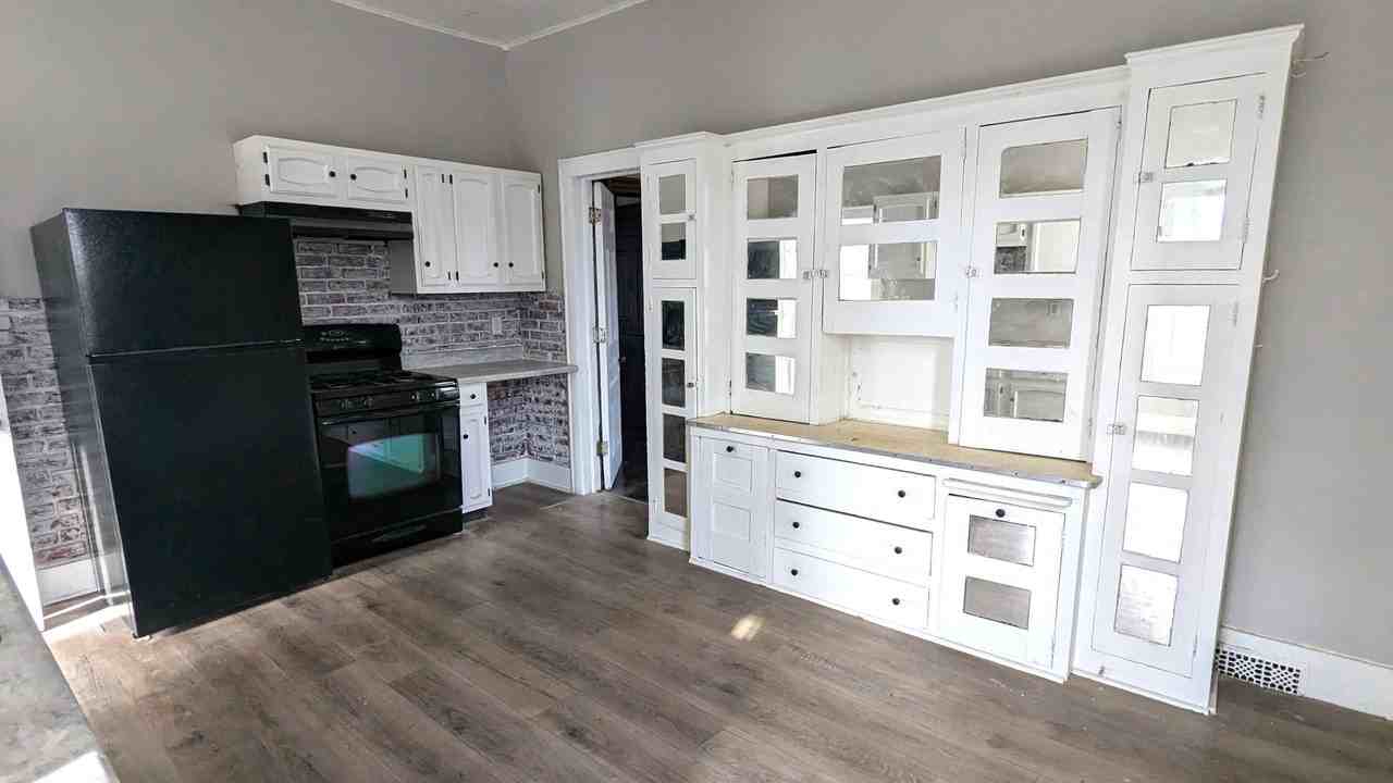 1450 Clinton Street - Photo 4 of 22