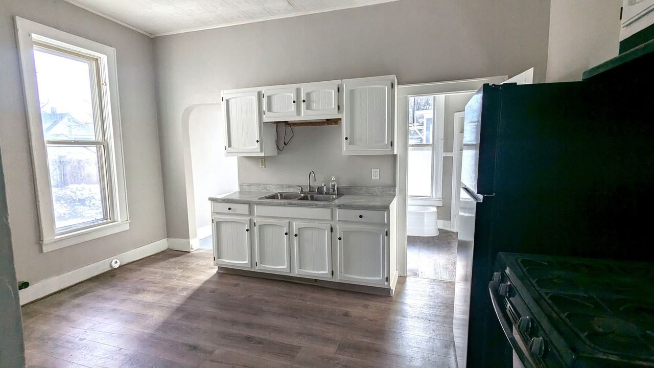 1450 Clinton Street - Photo 5 of 22