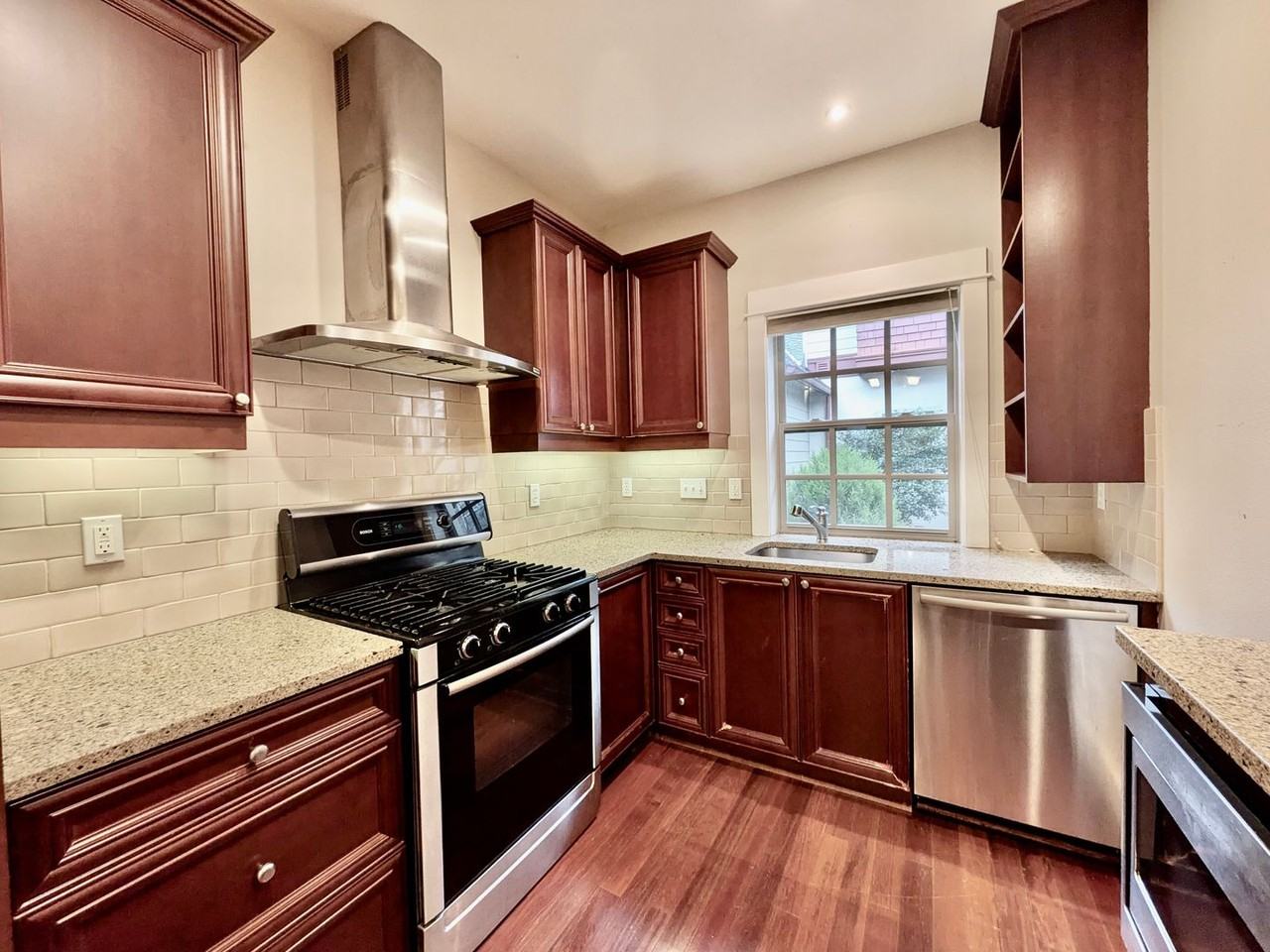 568 2nd St - Photo 6 of 33