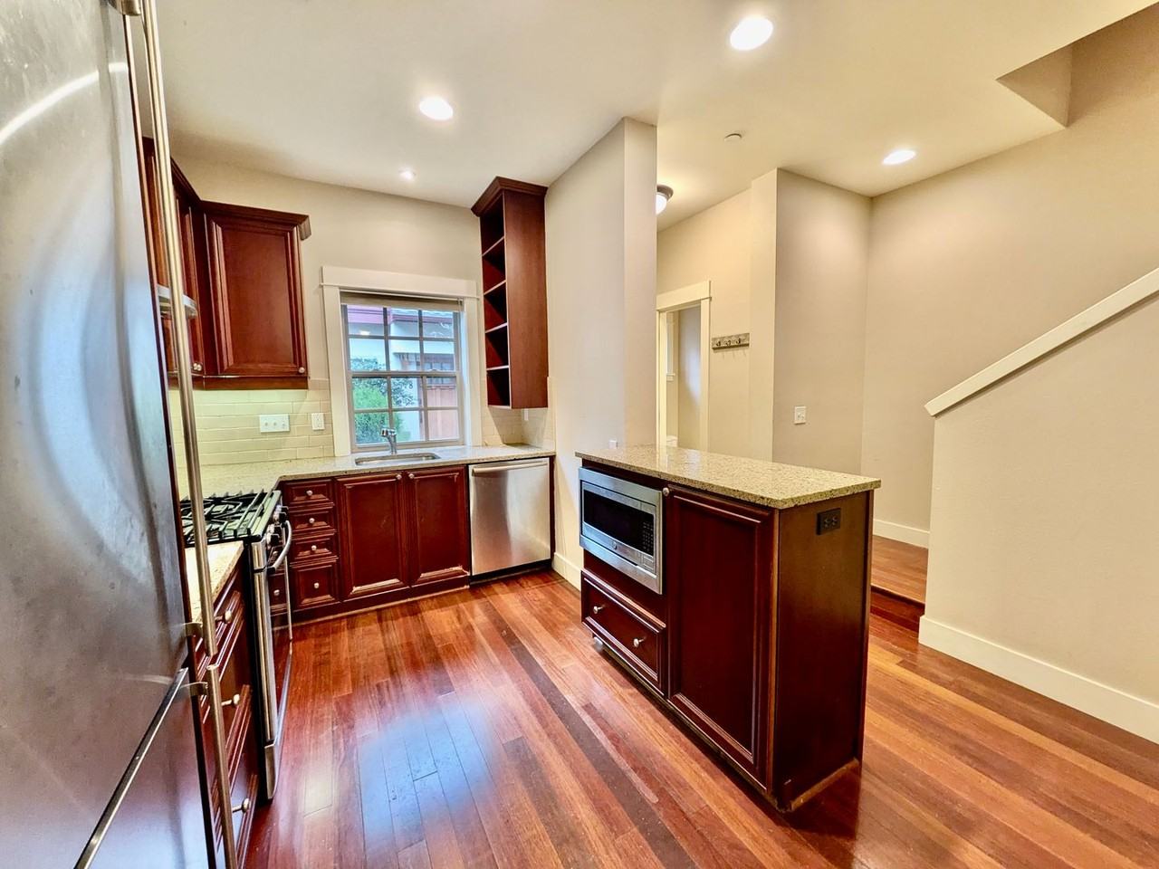 568 2nd St - Photo 7 of 33