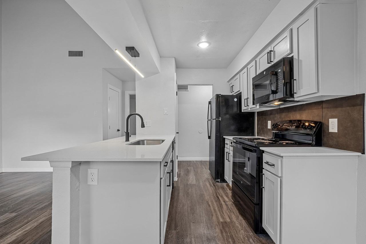Oakline Apartments - Photo 5 of 36