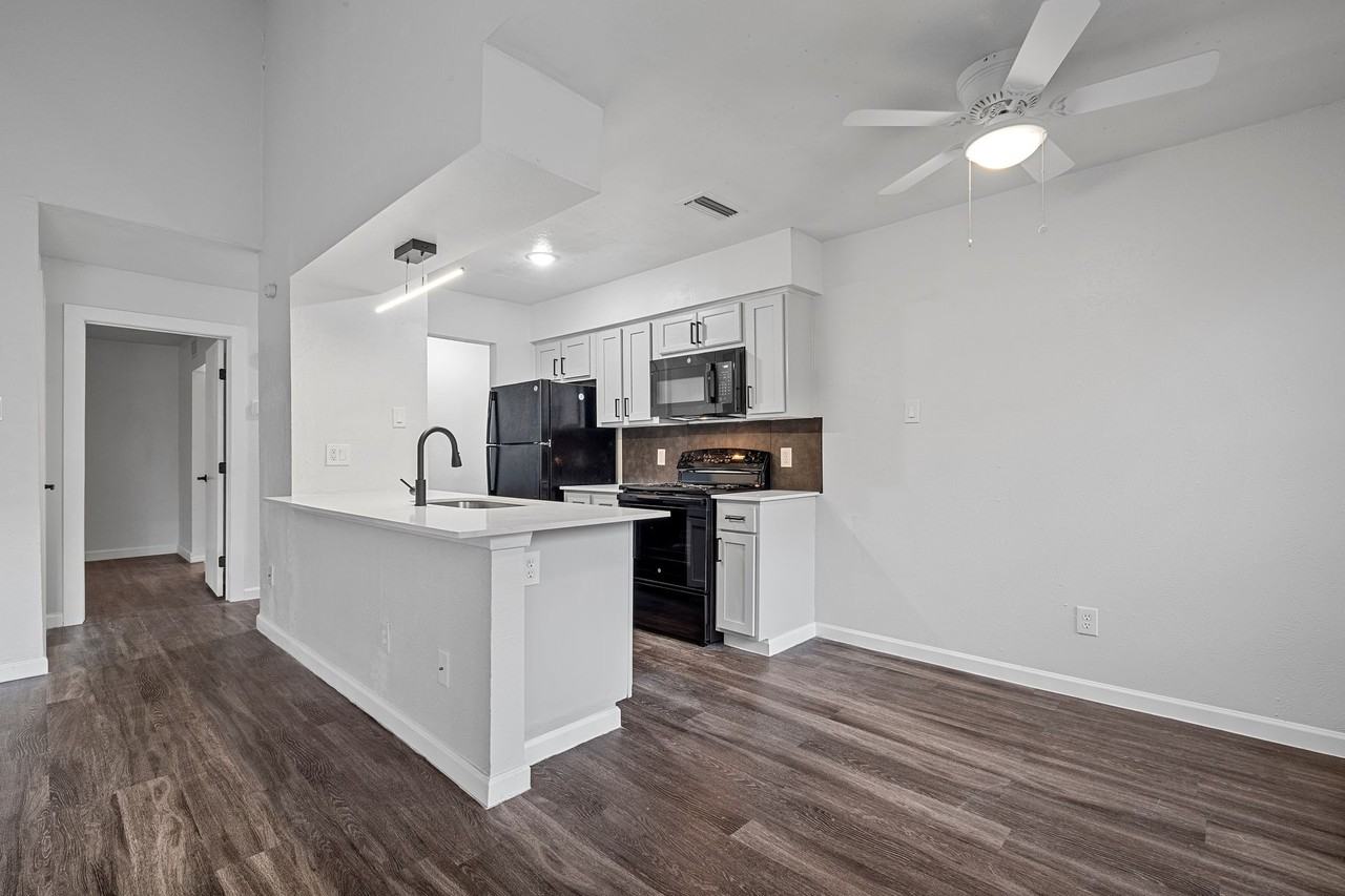 Oakline Apartments - Photo 6 of 36