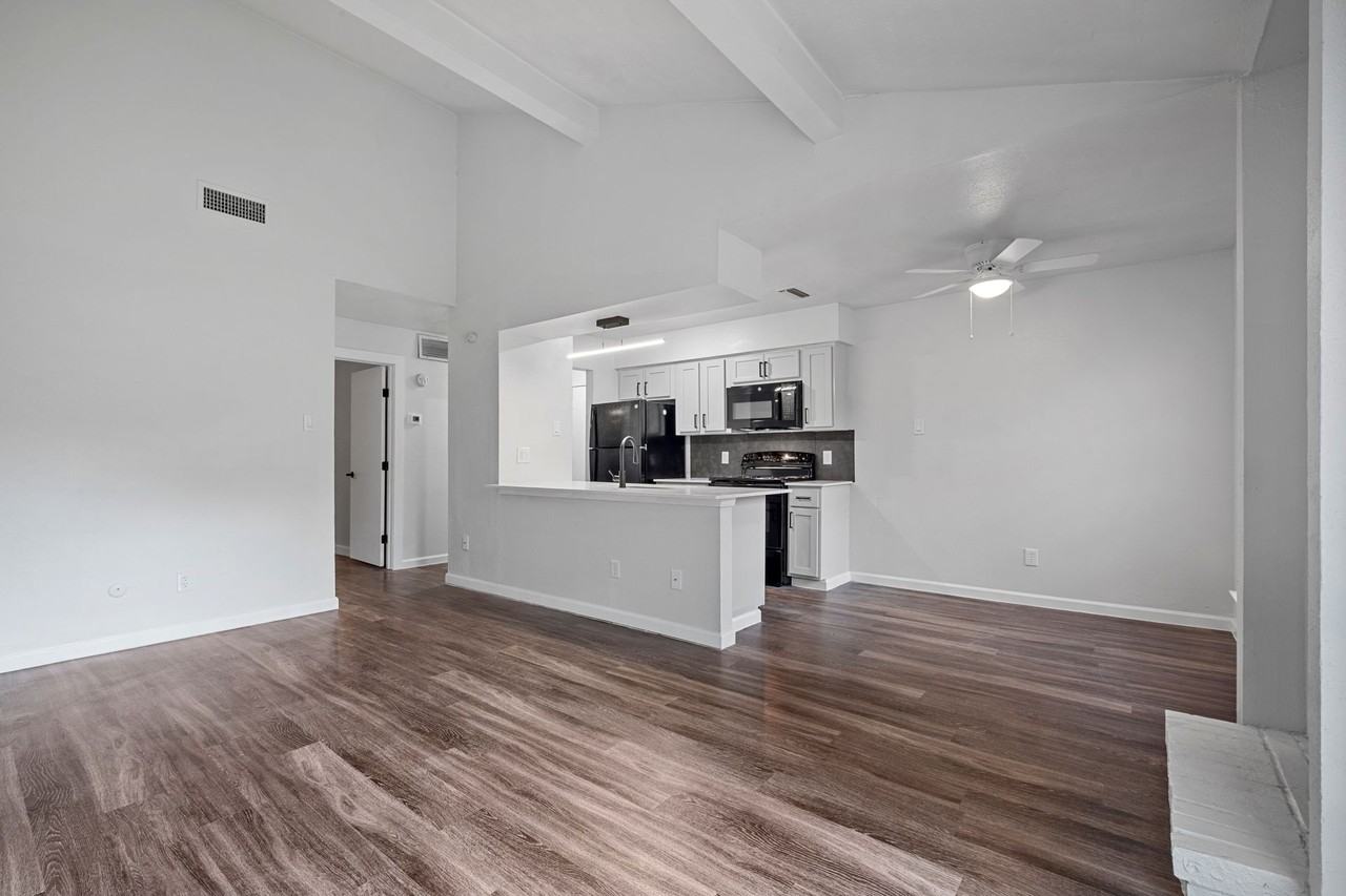 Oakline Apartments - Photo 7 of 36
