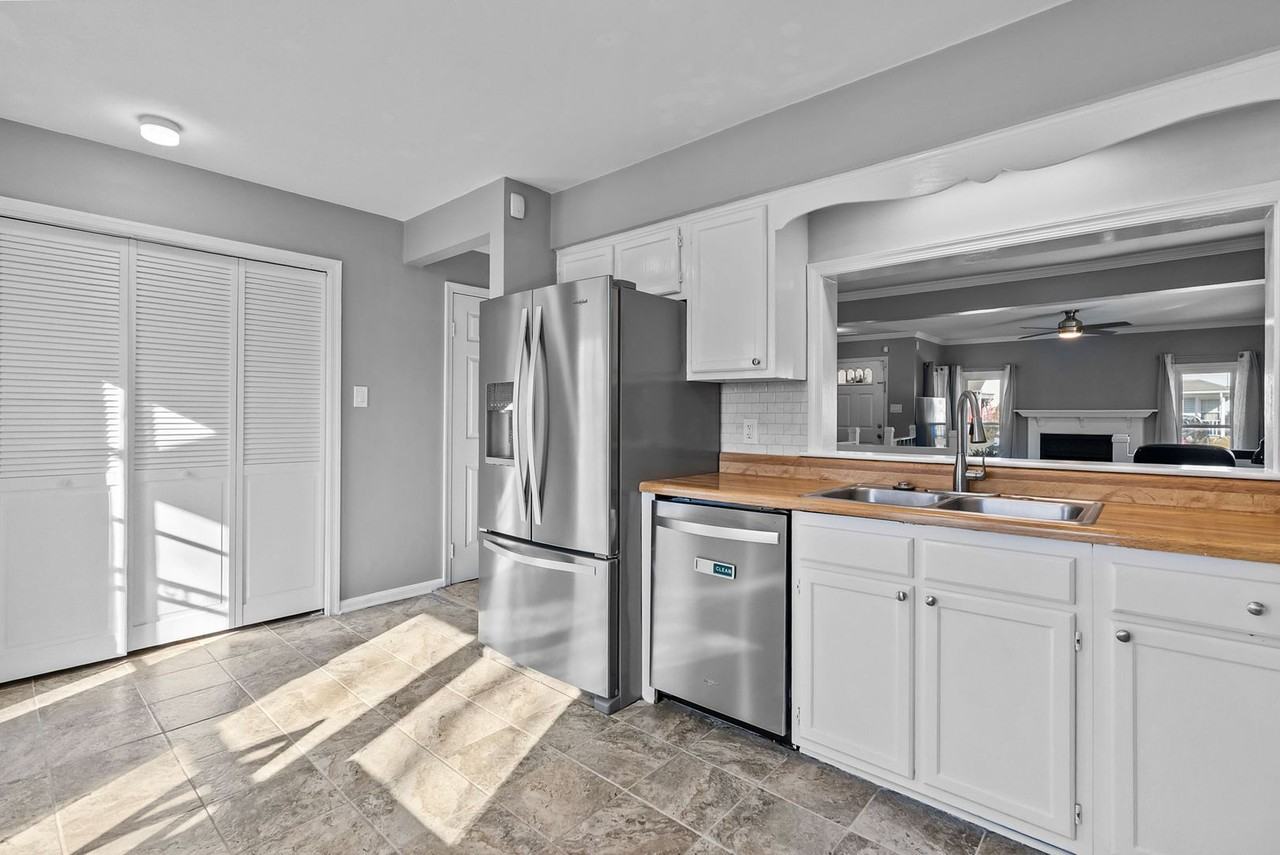 4553 Marlwood Way - Photo 4 of 29