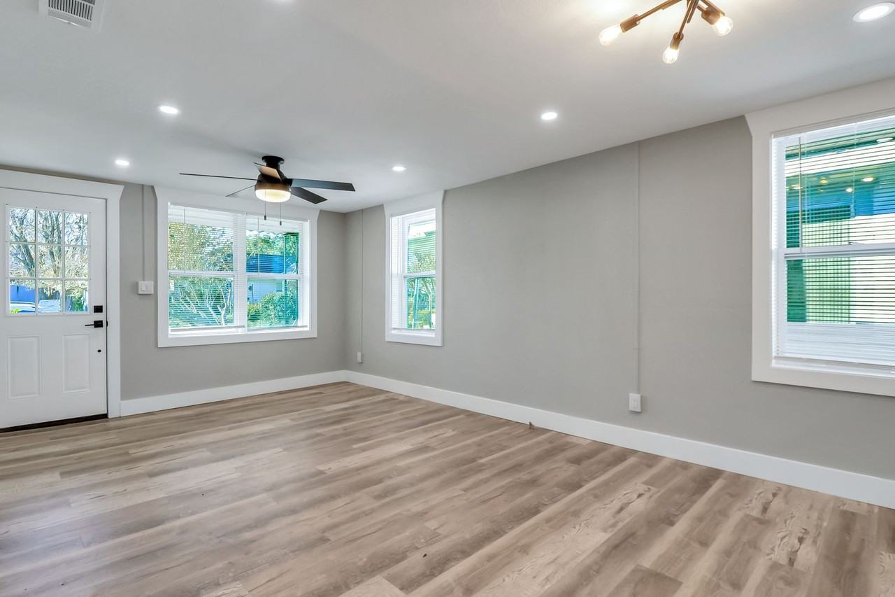 824 W 47th St - Photo 7 of 22