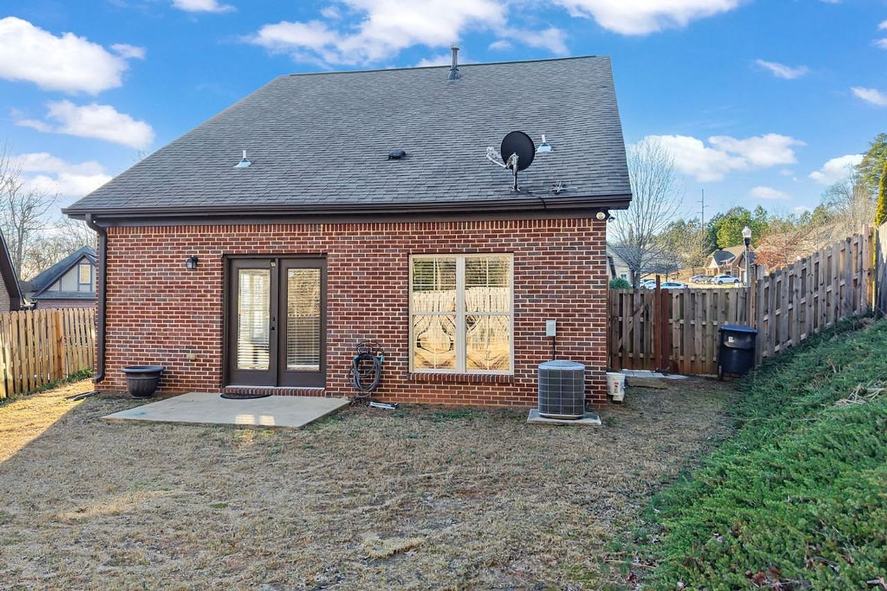 301 Kingston Cir - Photo 4 of 19