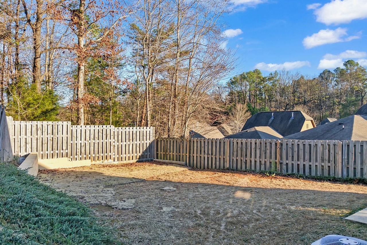 301 Kingston Cir - Photo 5 of 19