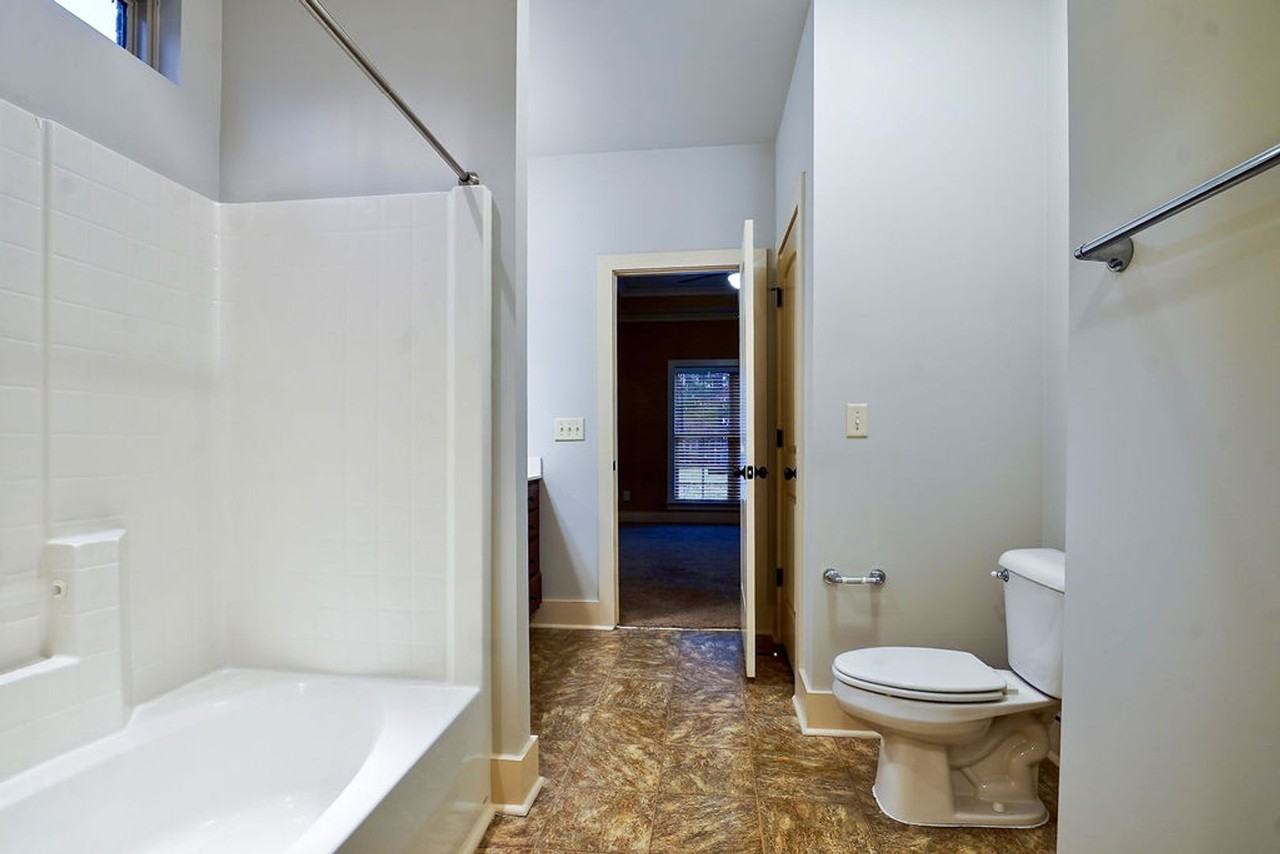 301 Kingston Cir - Photo 7 of 19