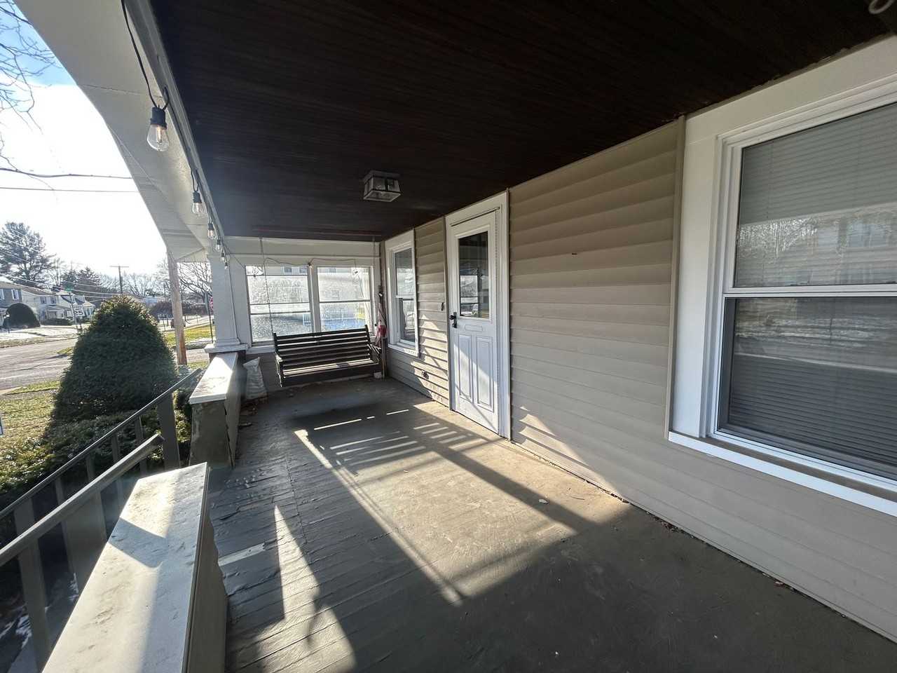 611 Spring St - Photo 4 of 34