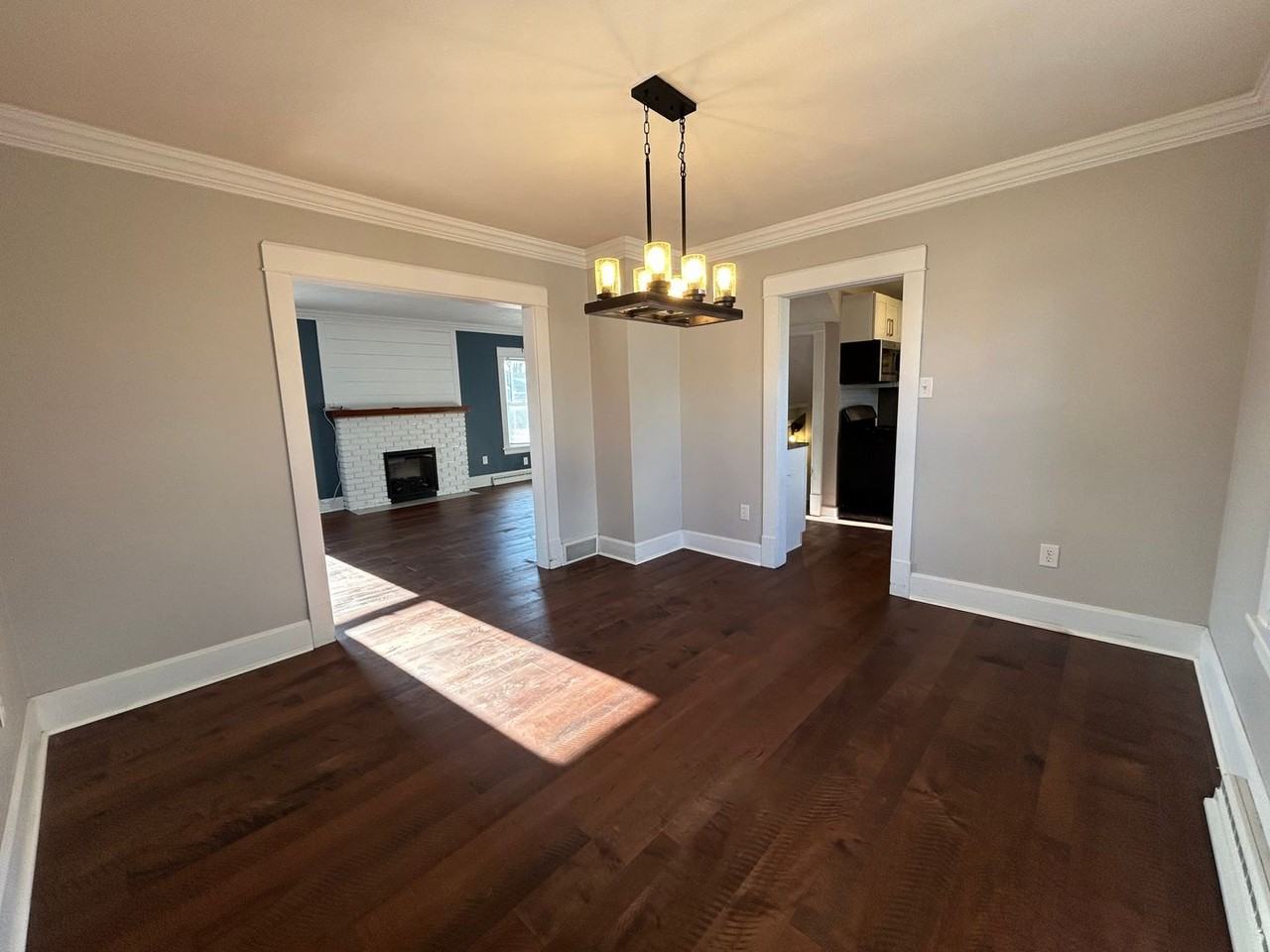 611 Spring St - Photo 7 of 34