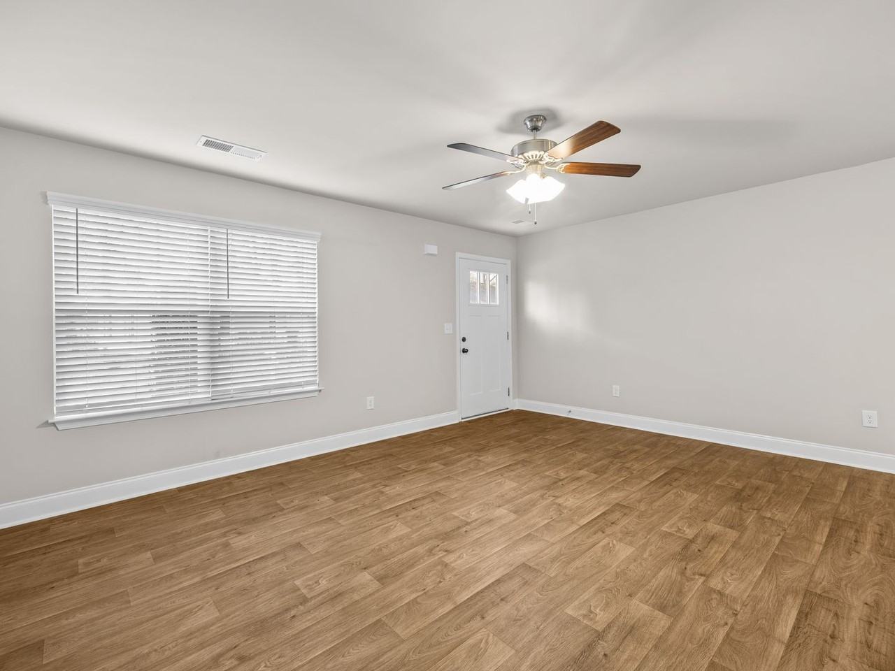 115 Oak St - Photo 5 of 35