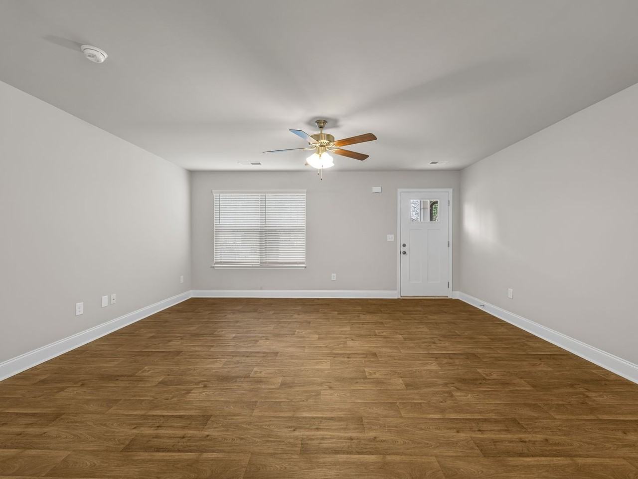 115 Oak St - Photo 7 of 35